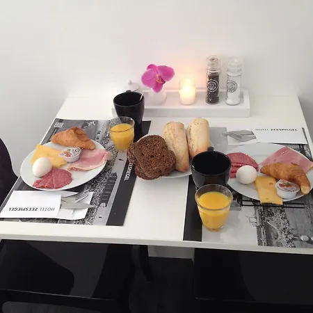 Zeespiegel מלון